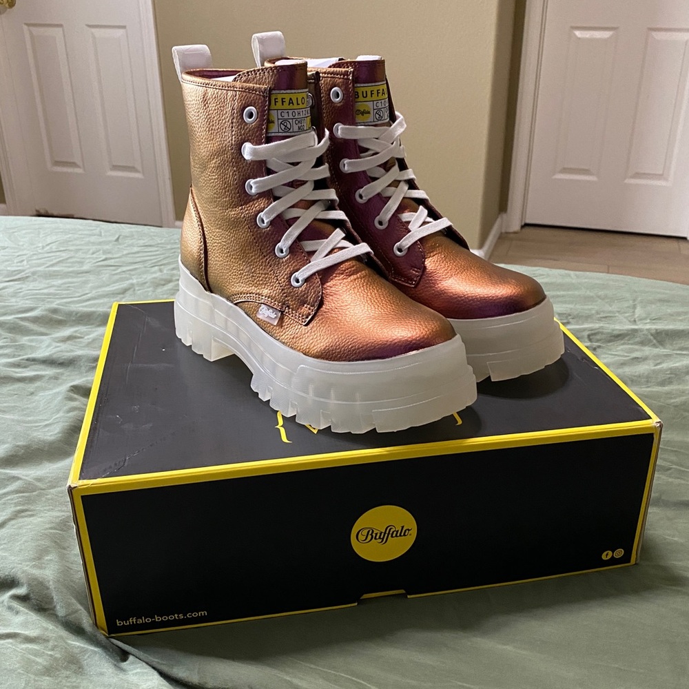 Buffalo Aspha RLD metallic color shifting boots